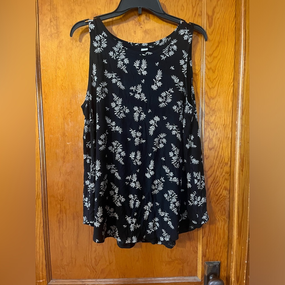 Old Navy Black and white tank top Size: L